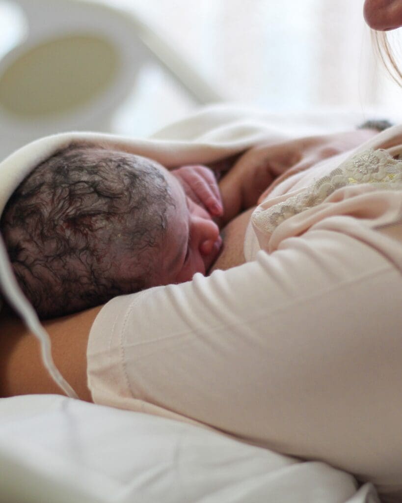 newborn breastfeeding, pain free